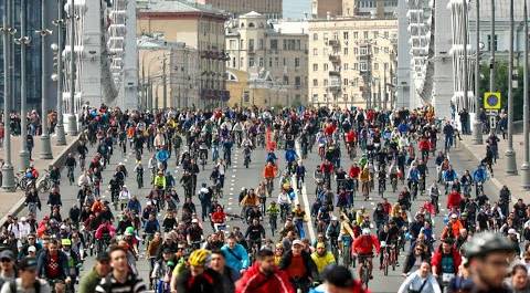 В Москве проходит весенний велофестиваль и гонка «Садовое кольцо»