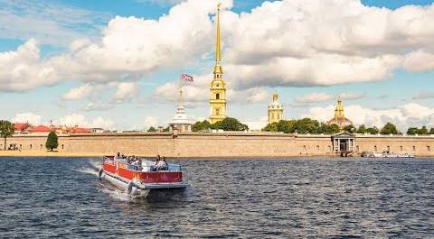 Паромные маршруты открылись в Петербурге