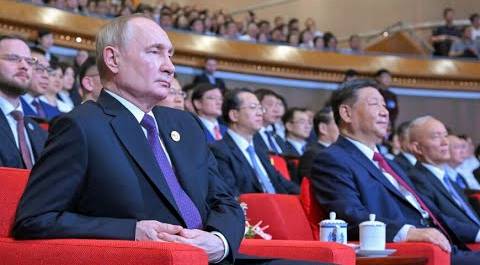 Путин и Си Цзиньпин посетили концерт в честь 75-летия дипломатических отношений
