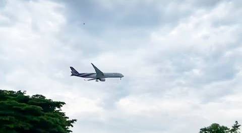 Один человек погиб на боту Boeing 777 из-за сильнейшей турбулентности