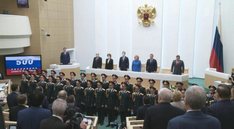 Спикер верхней палаты парламента Валентина Матвиенко передала коллегам поздравления от президента
