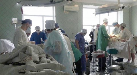 Российские врачи в ЛНР проводят сложнейшие операции
