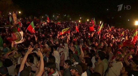 Во всех крупных городах Пакистана прошли массовые акции в поддержку Имрана Хана