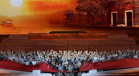 В Пекине сотни артистов исполнили "Интернационал"