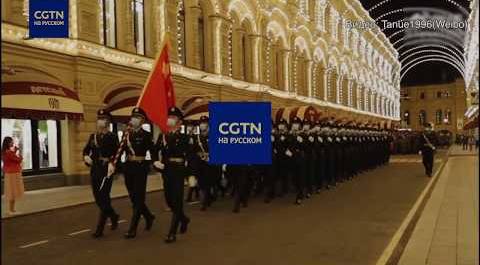 Армия Китая поет на Красной площади
