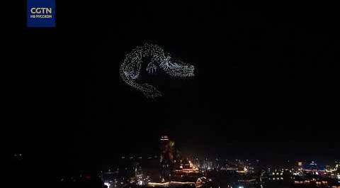 В Китае во время празднования Нового годапроводилось много световых шоу дронов