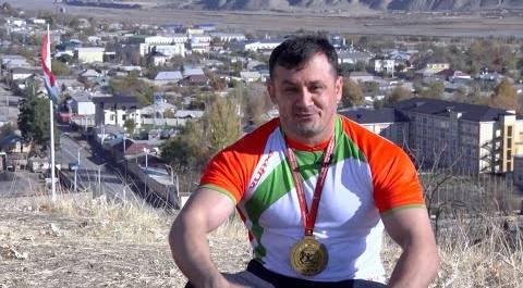 Чемпион по бодибилдингу из Таджикистана