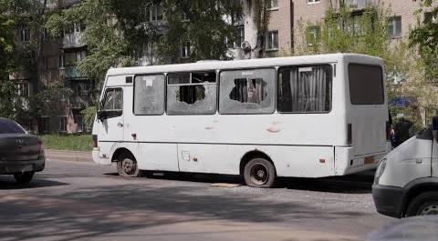 #ДневникМаслака Опасный маршрут: автобус с пассажирами побило осколками в Донецке