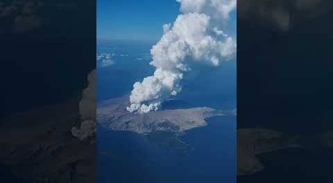 Филиппинский вулкан Тааль изверг столб дыма высотой в несколько километров