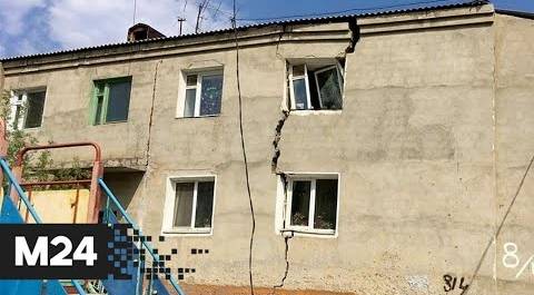 Прямая угроза жизни жильцов: фасад дома рушится на глазах - Москва 24