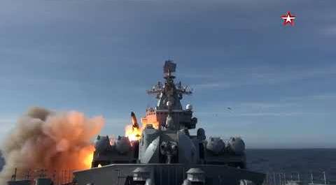 Крейсер «Варяг» и подлодка «Омск» поразили крылатыми ракетами цели в Тихом океане