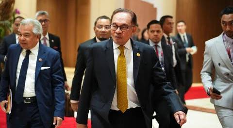 Премьер-министр Малайзии прибыл в Кыргызстан