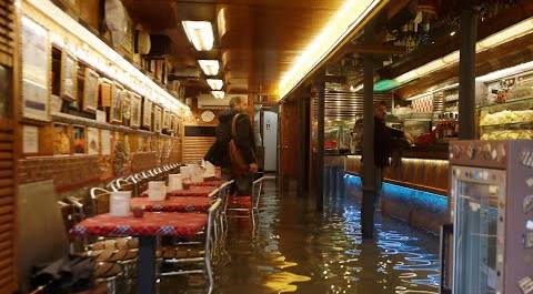 Ливни затопили рестораны и магазины в Азербайджане. Казахстан и Армению заливают дожди. Погода в СНГ