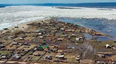 Из-за угрозы разлива реки Колыма в Якутии закрыли аэропорт