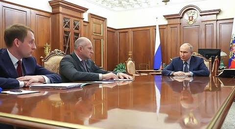 Путин поручил восстановить пострадавшие от паводков дома на совещании с главой МЧС