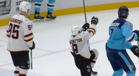 Первый гол Оксентюка в КХЛ / Oksentyuk first KHL goal