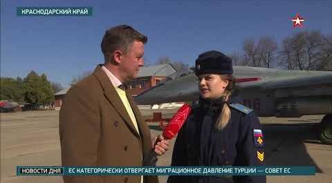 Девушки-курсанты Краснодарского авиаучилища готовятся к полетам