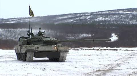 Огневая мощь и сила на полигоне под Мурманском проверили на прочность арктические танки Т 80БВМ
