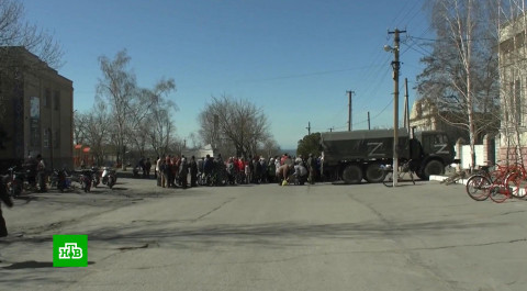 Российские военные доставили гуманитарную помощь в Херсонскую область