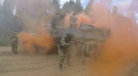 Сквозь огонь и дымовую завесу: кадры учений разведчиков Таманской дивизии под Москвой