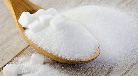 Сахарные заводы в России стали устанавливать цены в долларах