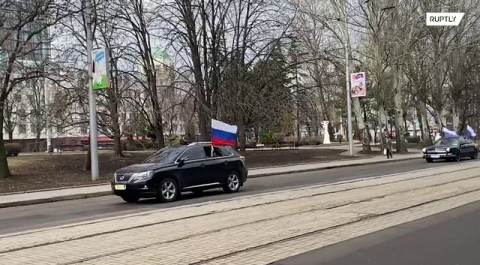 Донецк продолжает праздновать признание Россией независимости ДНР и ЛНР