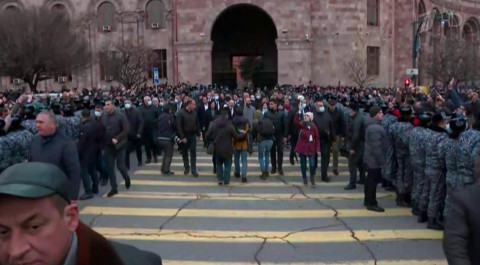 В Ереване состоялись митинги сторонников и противников премьера Пашиняна