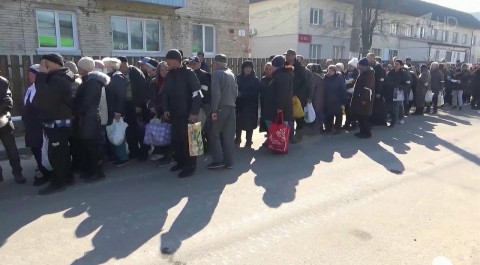 Российские военнослужащие доставили новую крупную ...ию гуманитарной помощи жителям Киевской области