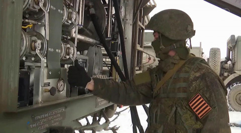 Служба ГСМ, ремонтные бригады и армейские повара обеспечивают российским военнослужащим надежный тыл