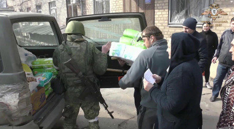 Народная милиция ДНР, несмотря на постоянные обстрелы, доставила помощь в городской роддом Мариуполя