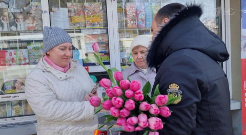 С 8 марта поздравления получают женщины по всей России