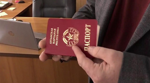 Власти ЛНР начали выдавать паспорта граждан республики на освобожденных территориях региона