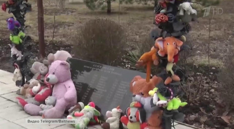 Пленным украинским военным показали мемориал в честь погибших в Донбассе детей