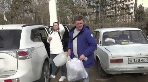 В российских регионах собирают гуманитарную помощь для беженцев с Украины