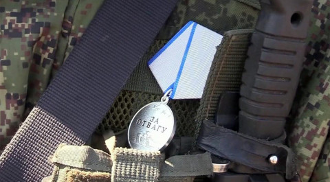 Российских солдат и офицеров, которые проявили под... защищая Донбасс, наградили орденами и медалями