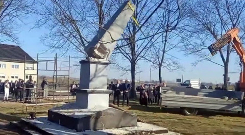 В Польше в прямом эфире снесли памятник солдатам Красной армии