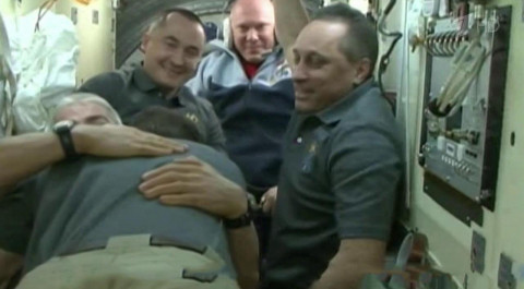 Два российских космонавта и американский астронавт вернутся на Землю