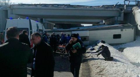 Задержан водитель рейсового автобуса, рухнувшего с эстакады в Подмосковье